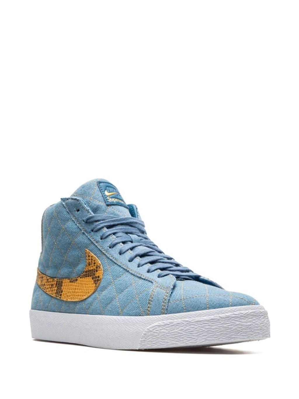 Sb Blazer Mid Sneakers In Blue Product Image