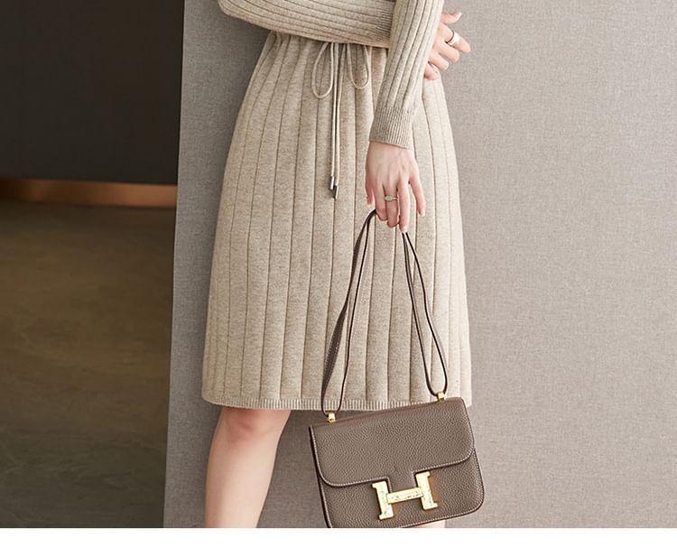 Long-Sleeve Contrast Trim Knit A-Line Pleated Dress Product Image