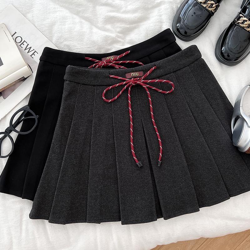 High Waist Plain Mini Pleated Skirt Product Image