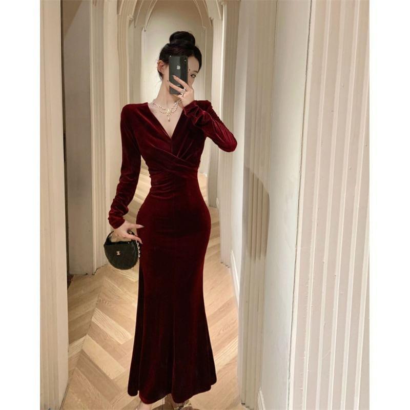 Long-Sleeve V-Neck Knotted Midi Velvet Mermaid Dress Product Image