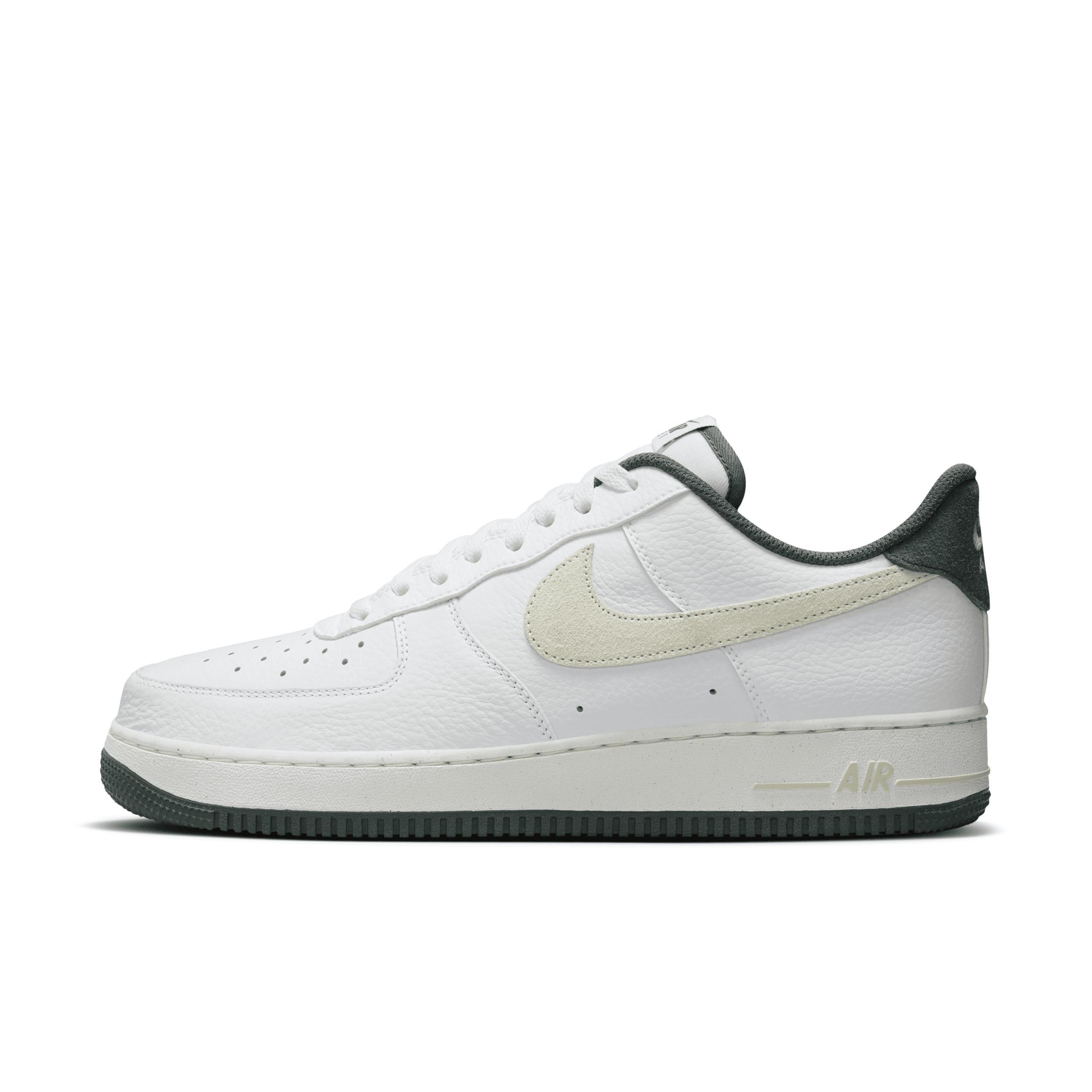 Nike Men's Air Force 1 '07 LV8 Shoes Product Image