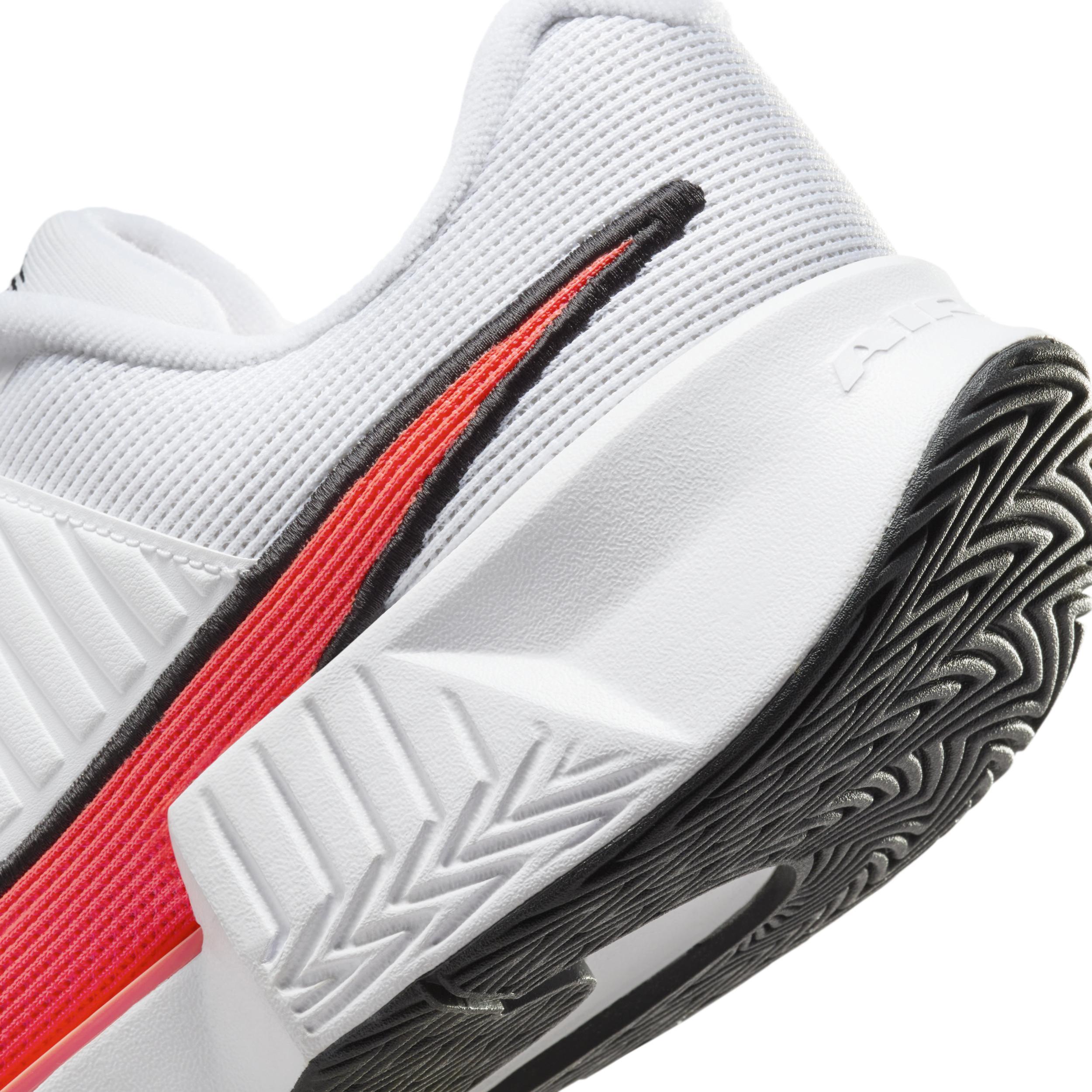 Nike Men's GP Challenge Pro Hard Court Tennis Shoes Product Image