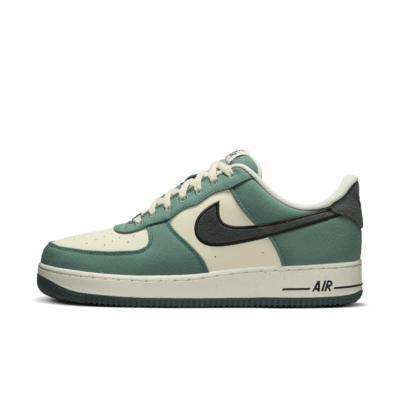 Nike Men's Air Force 1 '07 LV8 Shoes Product Image