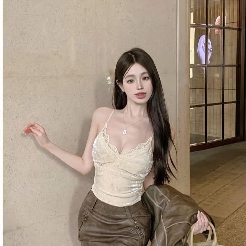 V-Neck Plain Lace Trim Padded Crop Cami Top Product Image