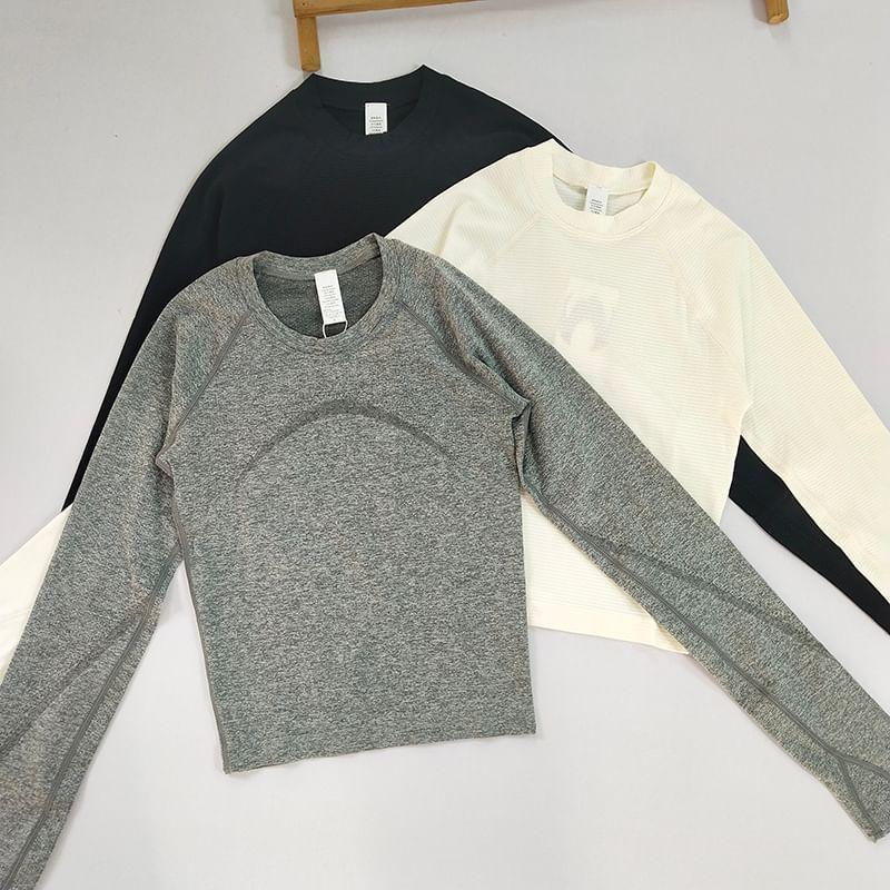 Long Sleeve Crew Neck Sport Cropped T-Shirt Product Image