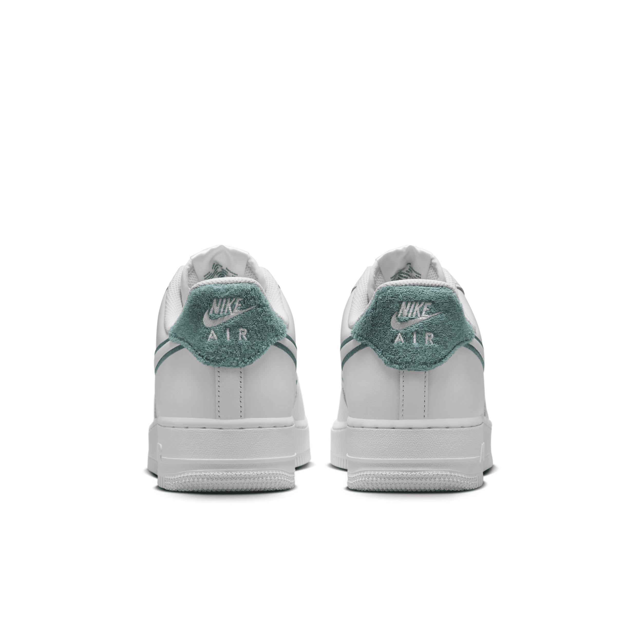 Nike Men's Air Force 1 '07 LV8 Shoes Product Image