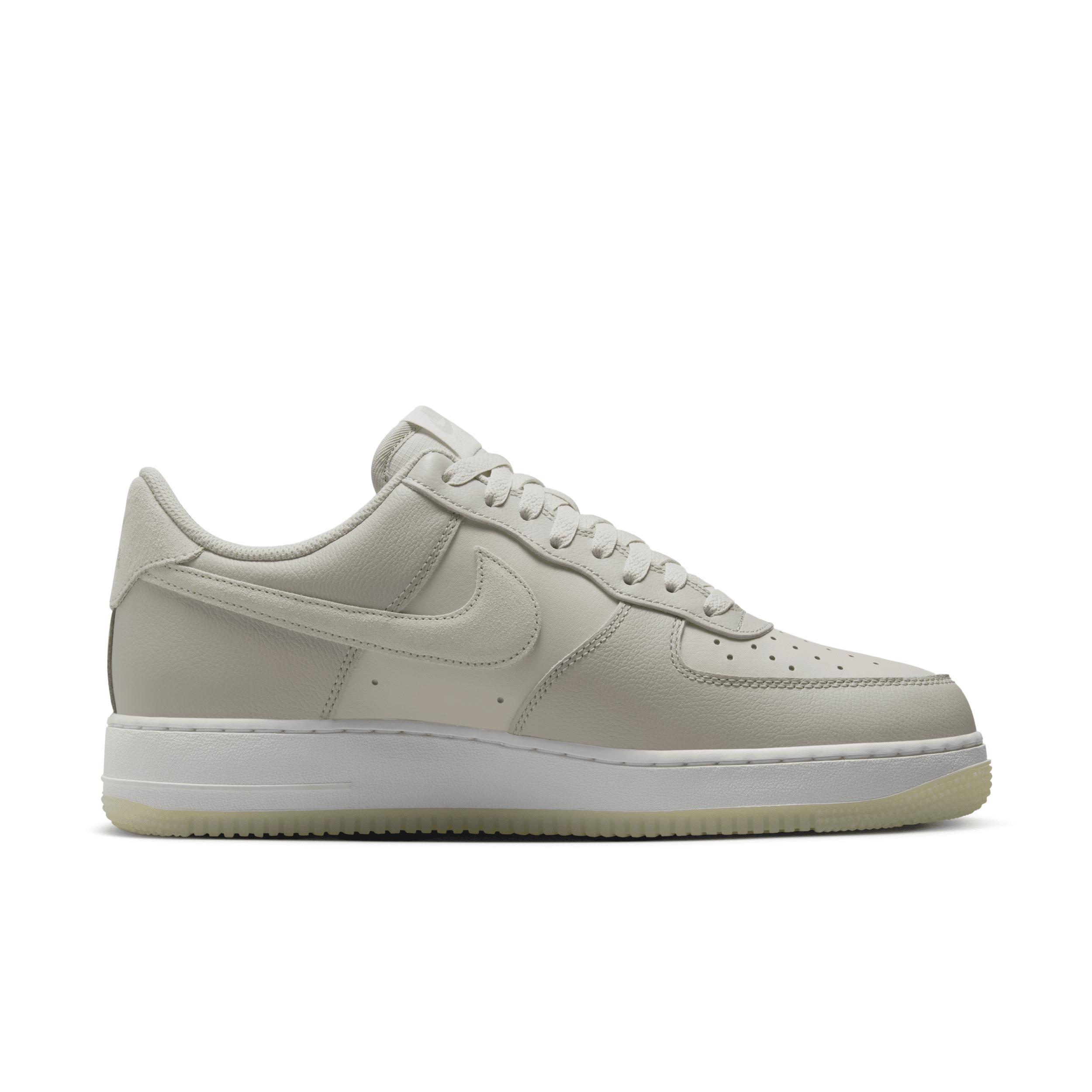 Nike Men's Air Force 1 '07 LV8 Shoes Product Image