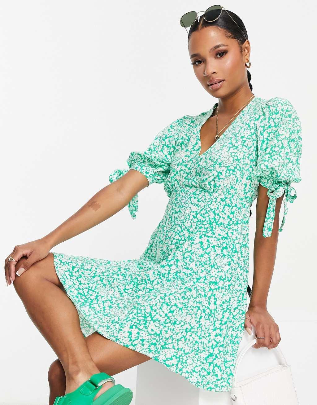 New Look Petite tie sleeve tea dress in green floral Product Image