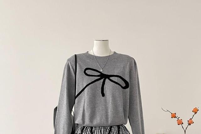 Round Neck Bow Print Sweater Product Image