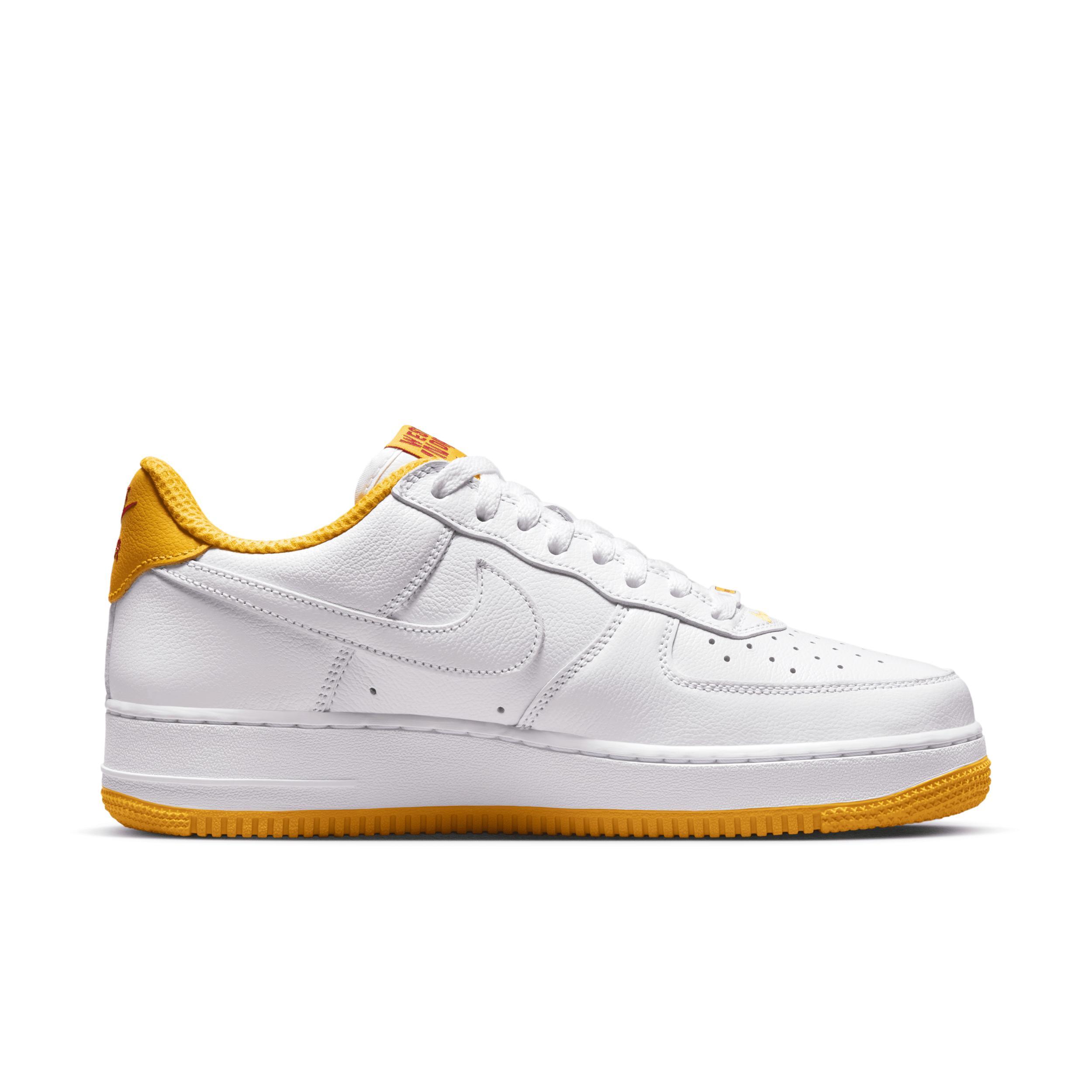 Nike Men's Air Force 1 Low Retro QS Shoes Product Image