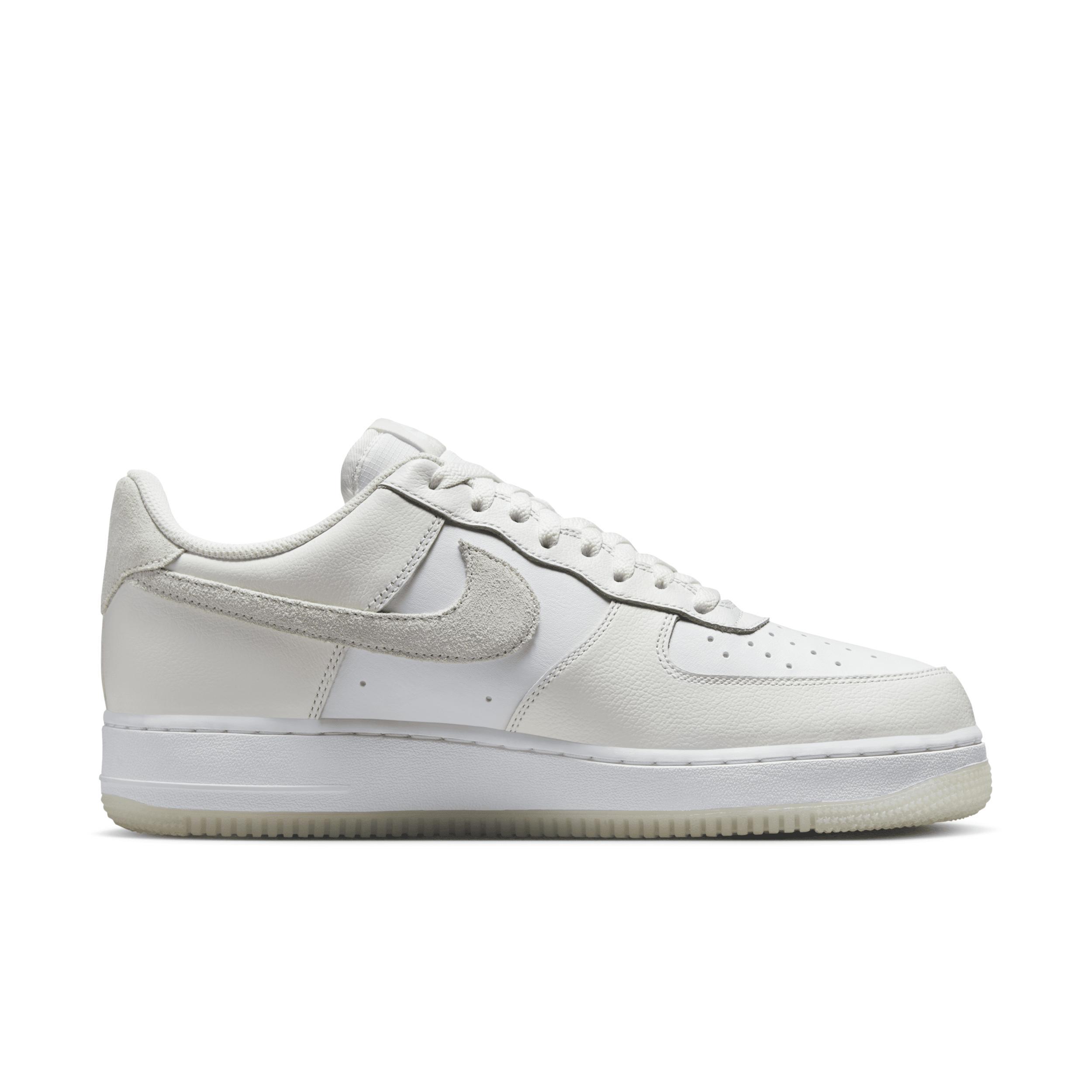 Nike Men's Air Force 1 '07 LV8 Shoes Product Image