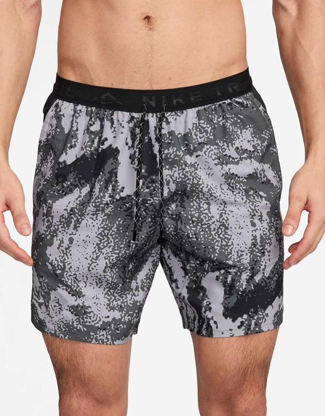 NIKE Trail Printed 7 Inch Shorts In Gray And Black Product Image