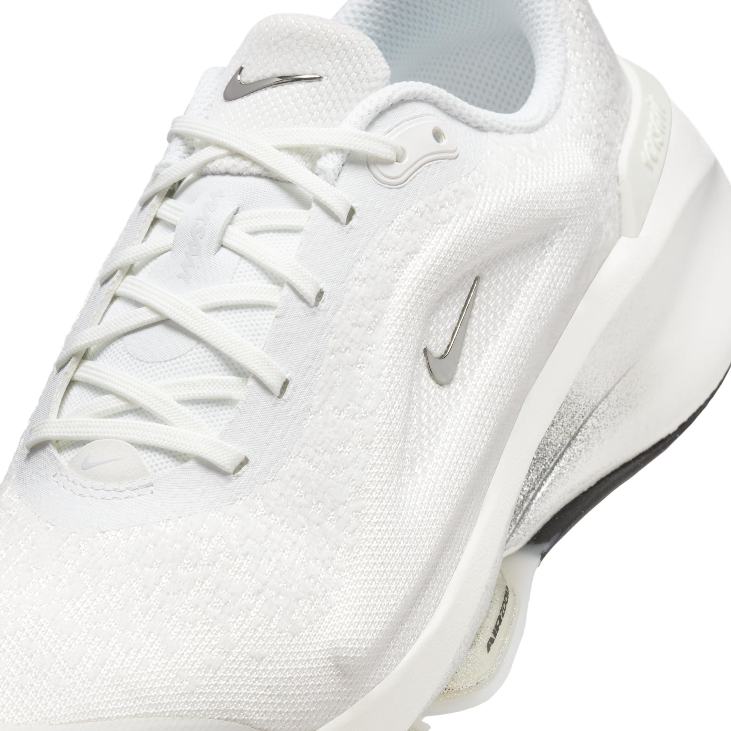 Nike Womens Versair Premium Workout Shoes Product Image