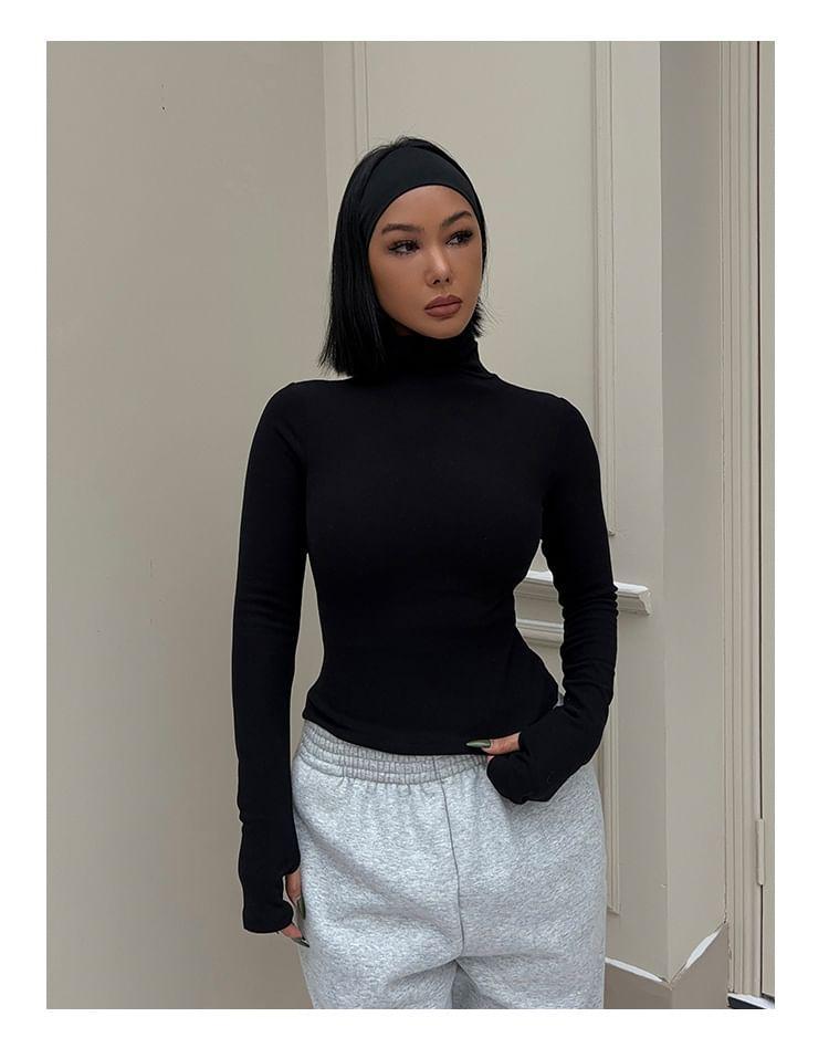 Long-Sleeve Turtleneck Plain T-Shirt Product Image