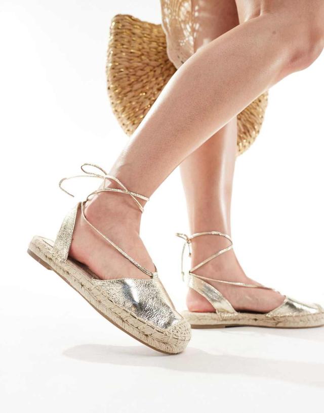 Stradivarius raffia espadrilles in gold Product Image