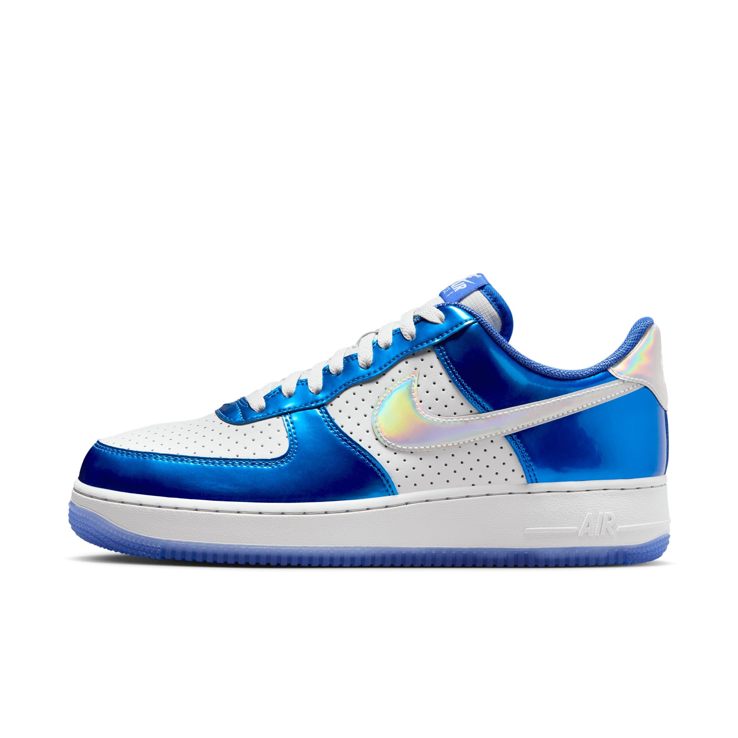 Nike Men's Air Force 1 '07 LV Shoes Product Image