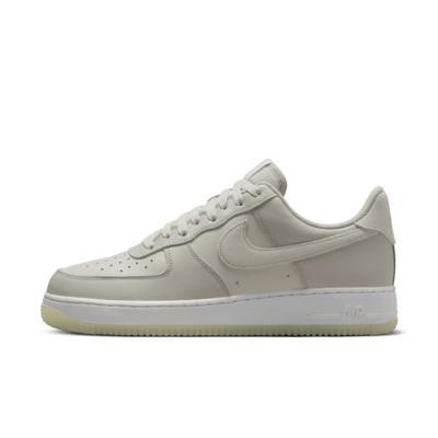 Nike Men's Air Force 1 '07 LV8 Shoes Product Image