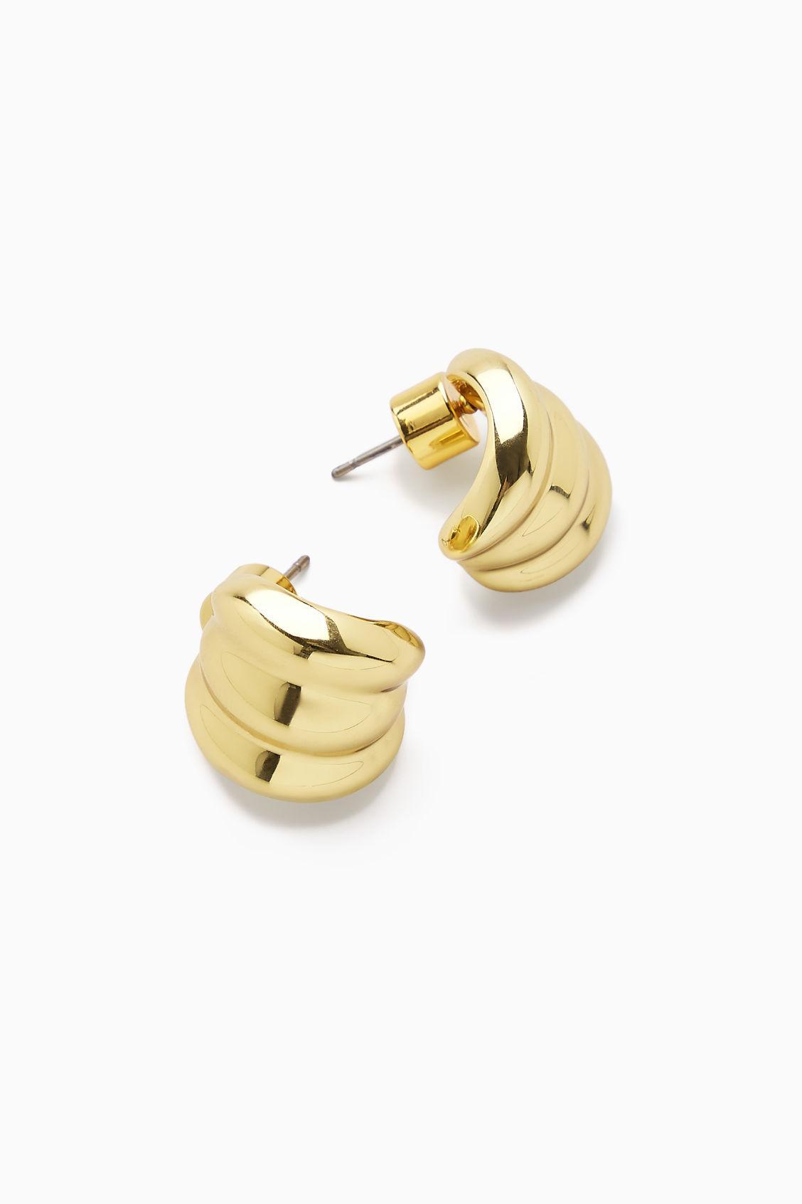 CURVED LAYERED STUD EARRINGS Product Image