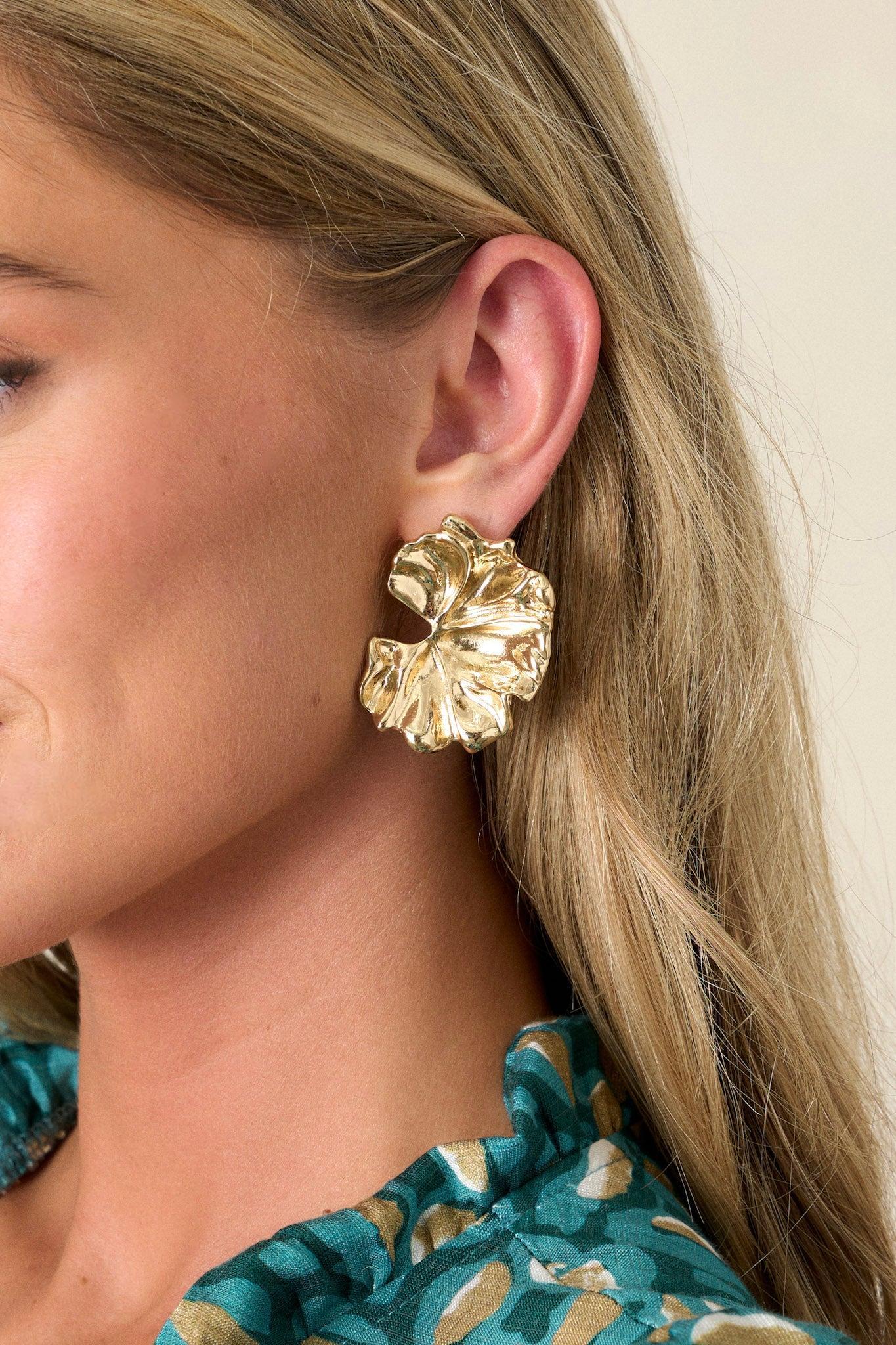 Ivy Leaves Gold Earrings Product Image