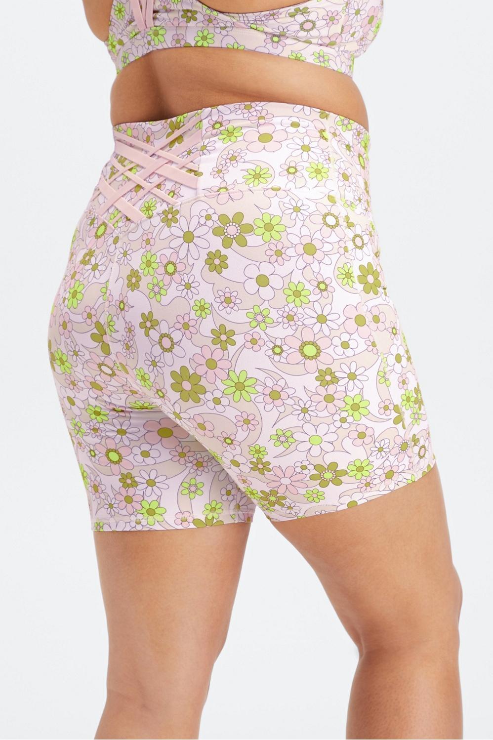 Fabletics Boost 6 Short Womens Retro Floral/Pixie Size L Product Image