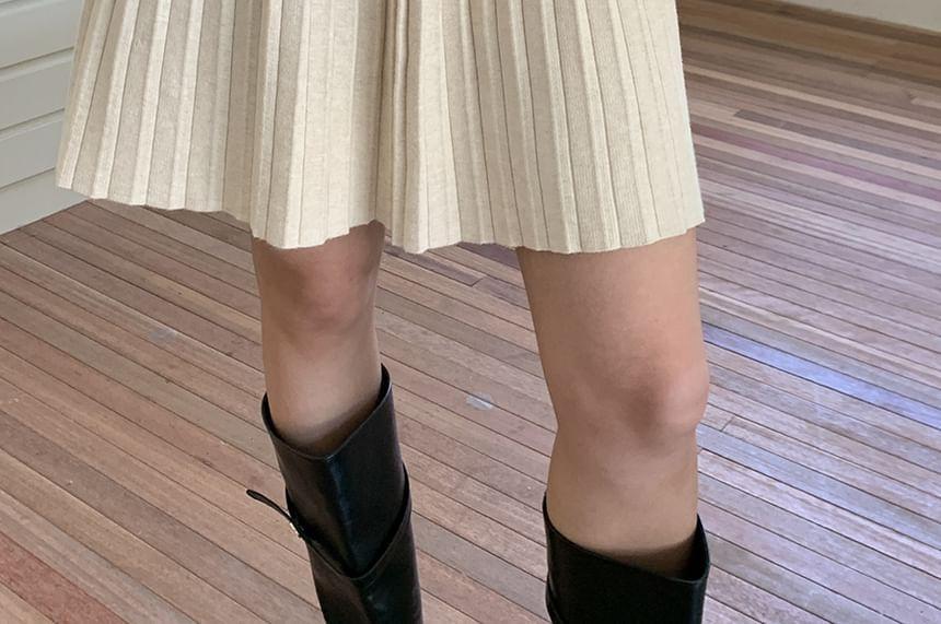 High Rise Plain Knitted Mini Pleated Skirt Product Image