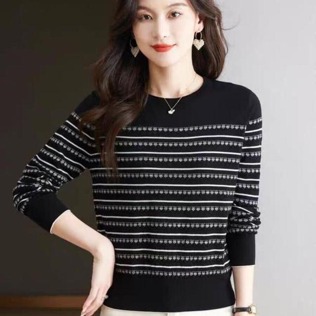 Round Neck Striped Patterned Sweater Product Image