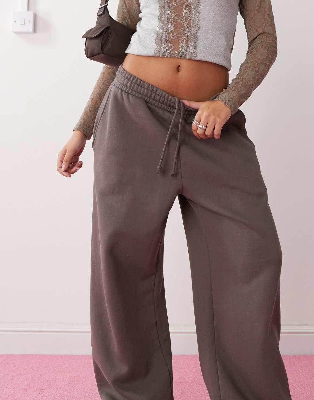 Weekday wide leg heavyweight jersey sweatpants in gray Product Image