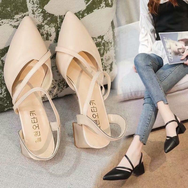 Plain Pointy-Toe Chunky Heel Sandals Product Image