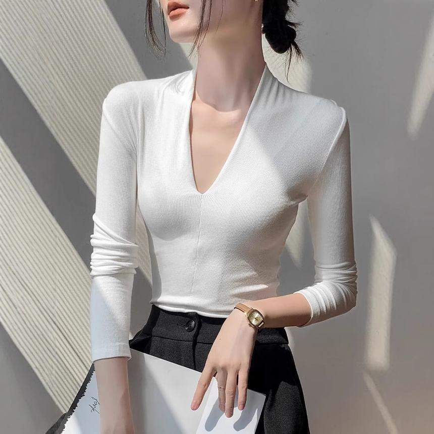 Long Sleeve V-Neck Plain Slim-Fit Crop Top Product Image