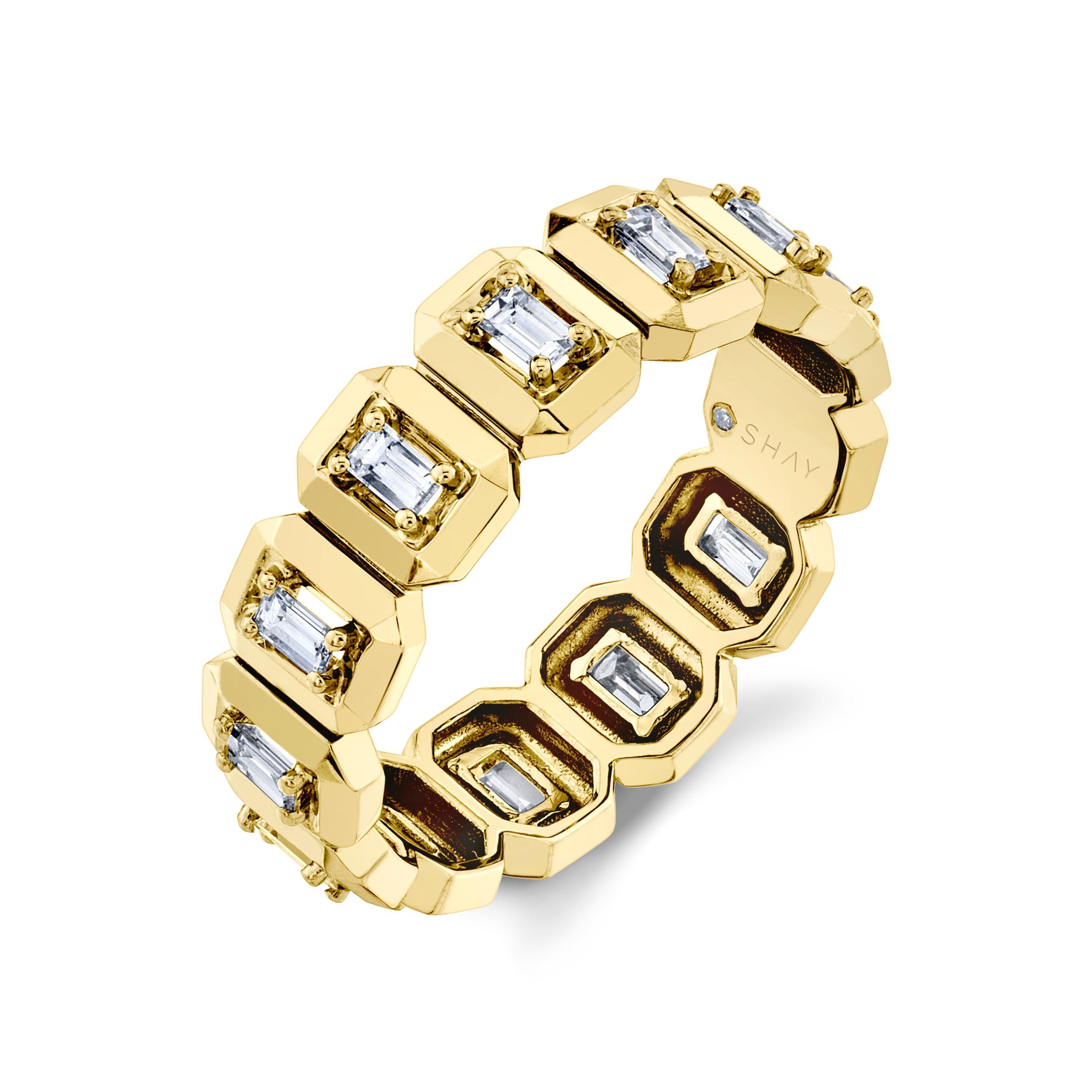 MEN'S DIAMOND BEZEL & BEYOND ETERNITY BAND Male Product Image