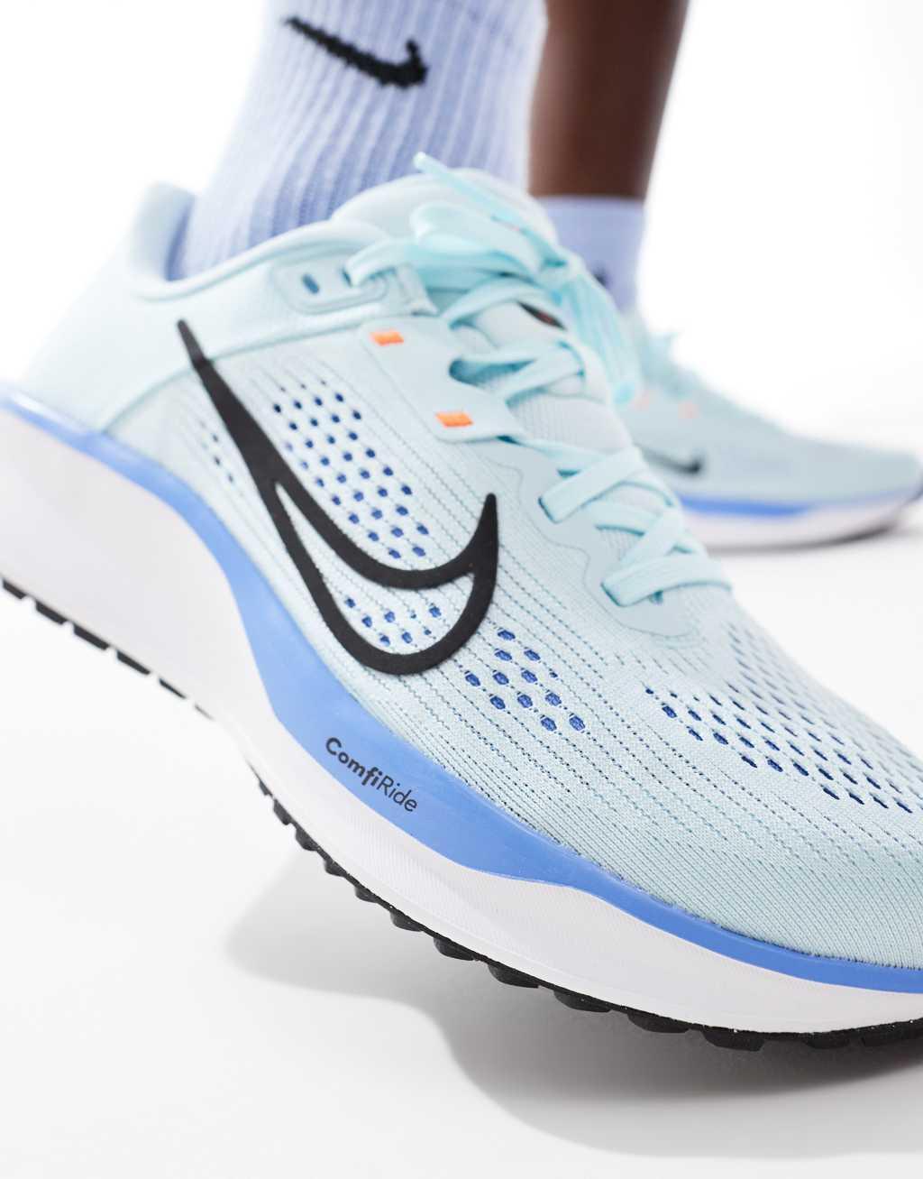 Nike Running Quest 6 sneakers in blue Product Image