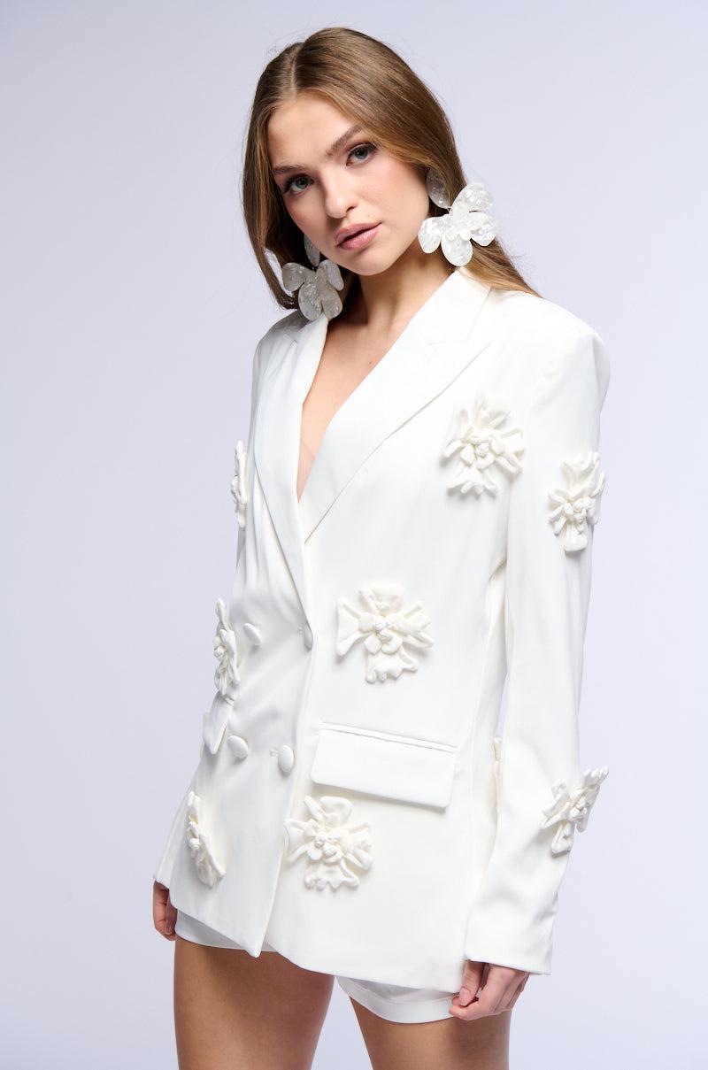 RUMI MONOCHROME FLORAL BLAZER IN WHITE Product Image