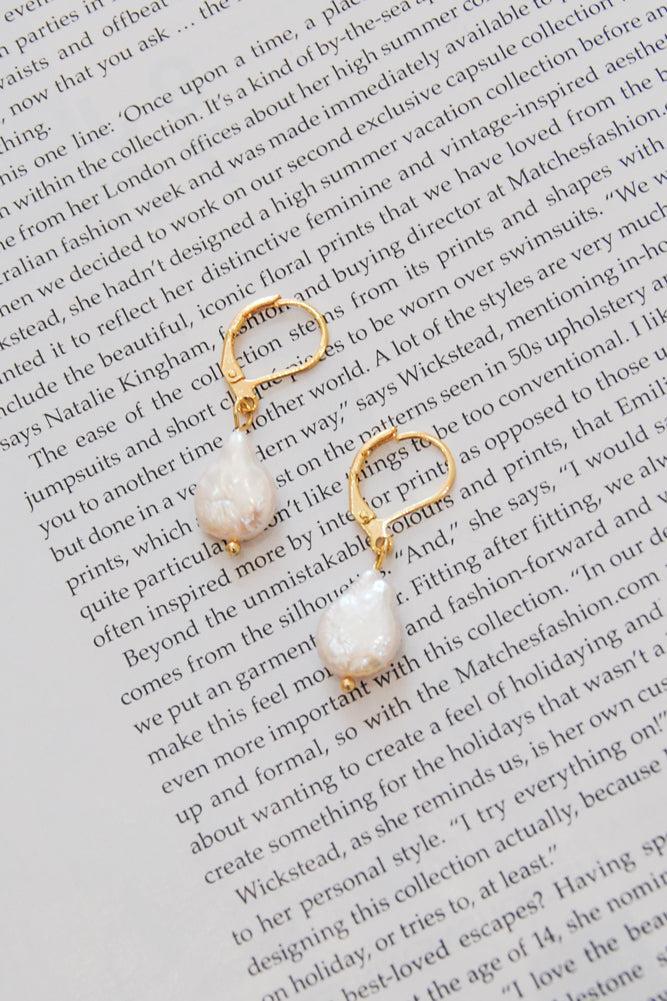 Whisper Of The Heart Earrings Gold And White Product Image