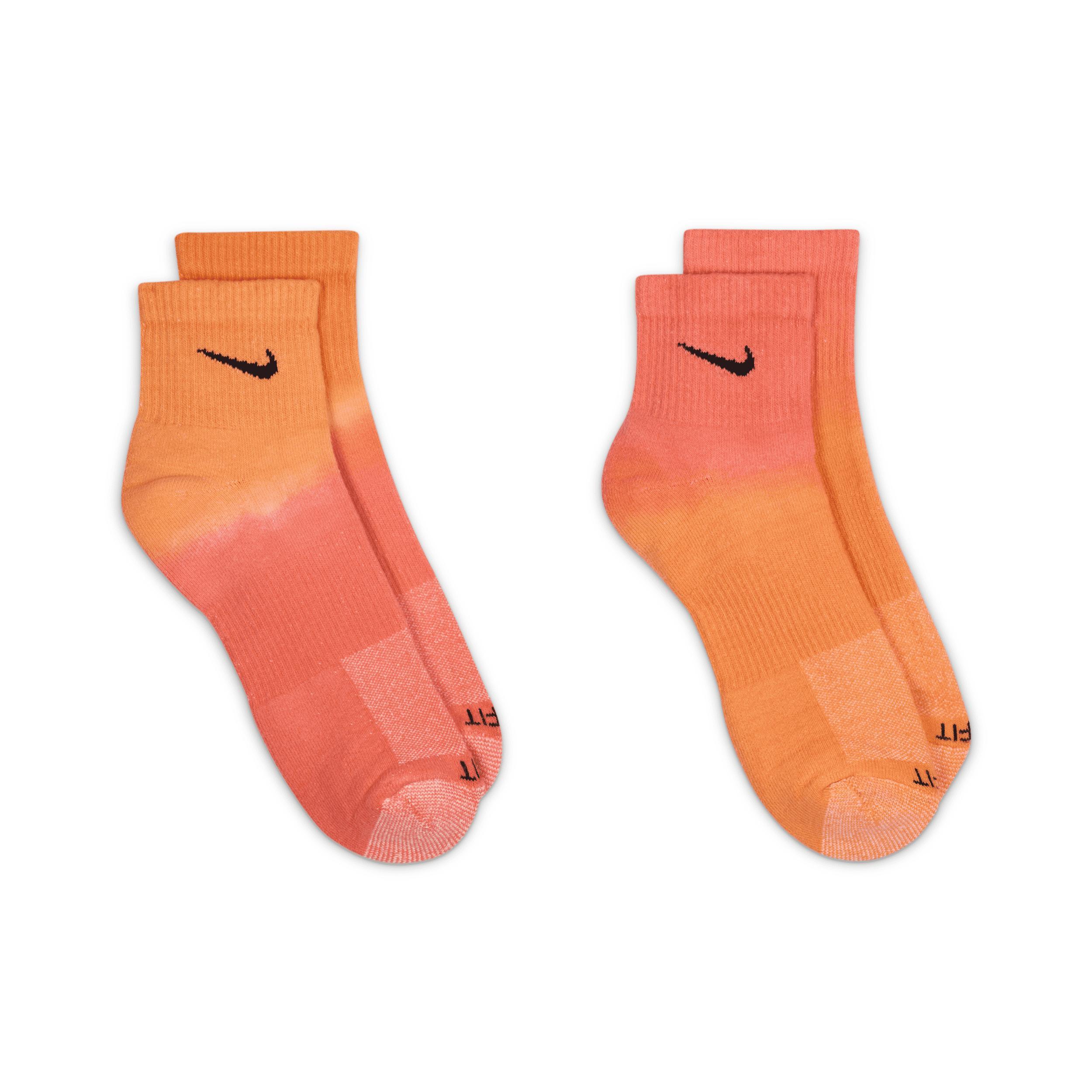 Nike Men's Everyday Plus Cushioned Ankle Socks Product Image