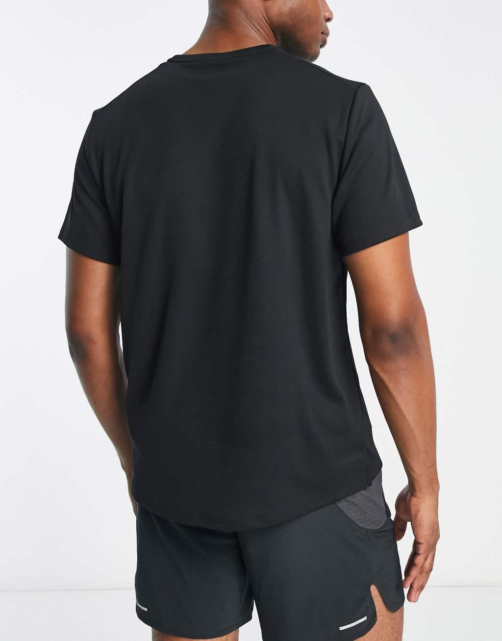 Nike Running Miler Dri-FIT T-shirt in black Product Image