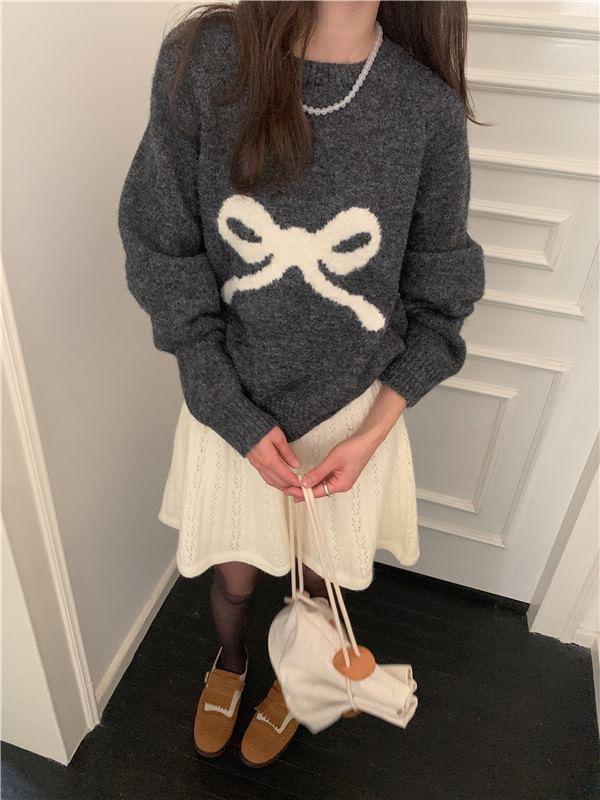 Crew Neck Bow Jacquard Sweater Product Image