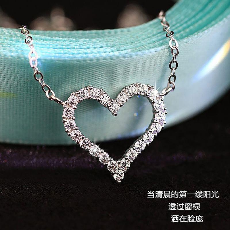 Heart Rhinestone Pendant Alloy Choker Product Image