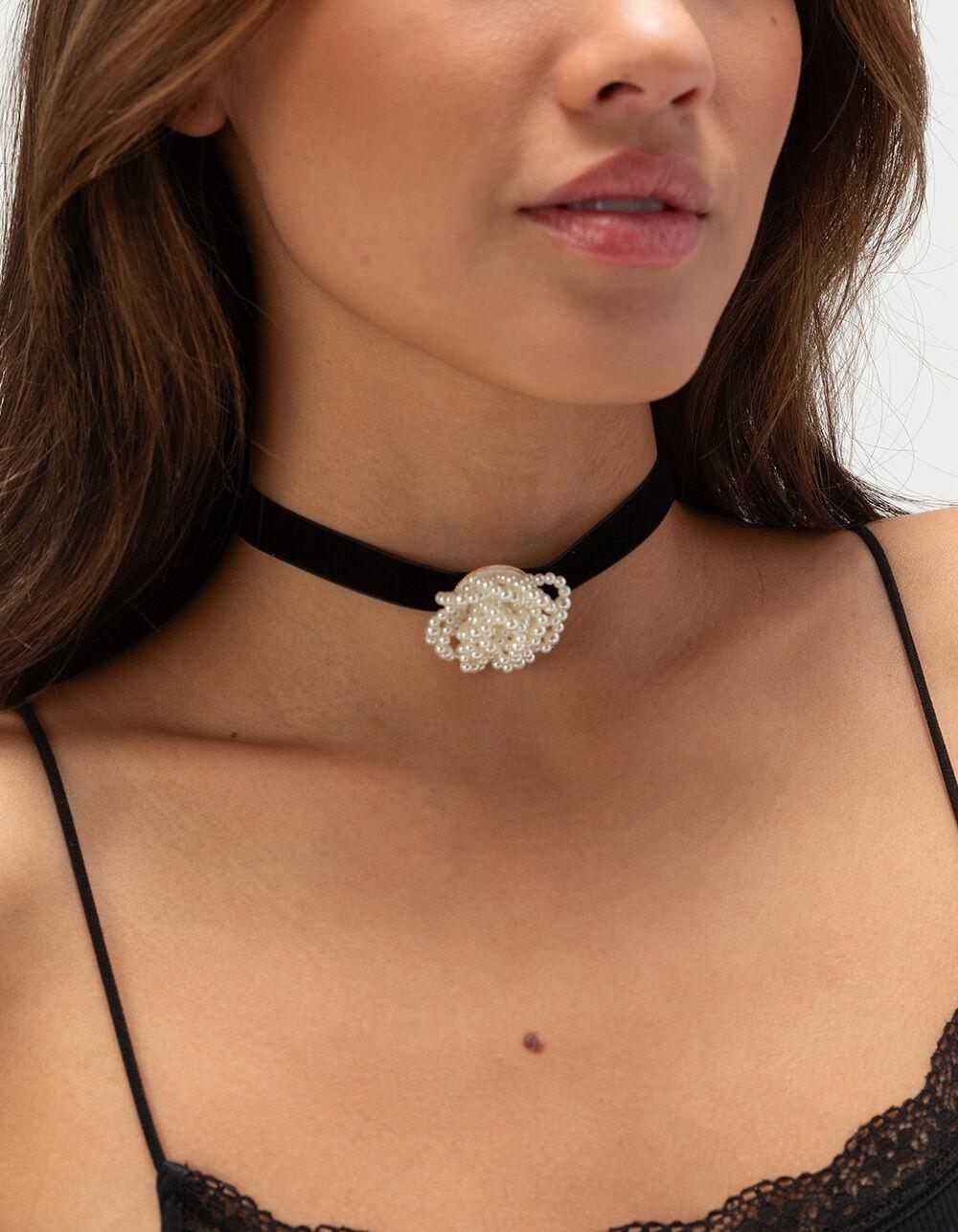 FULL TILT Pearl Flower Velvet Choker Product Image