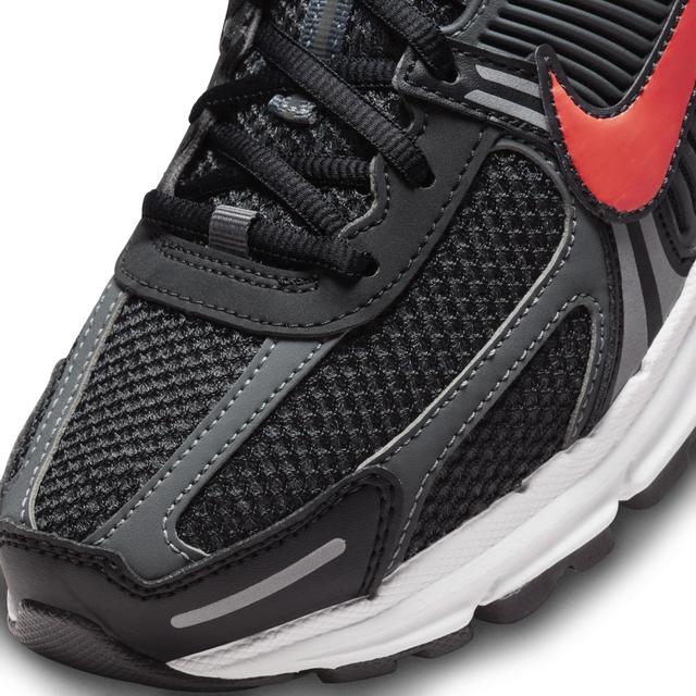 Nike Men's Zoom Vomero 5 Shoes Product Image