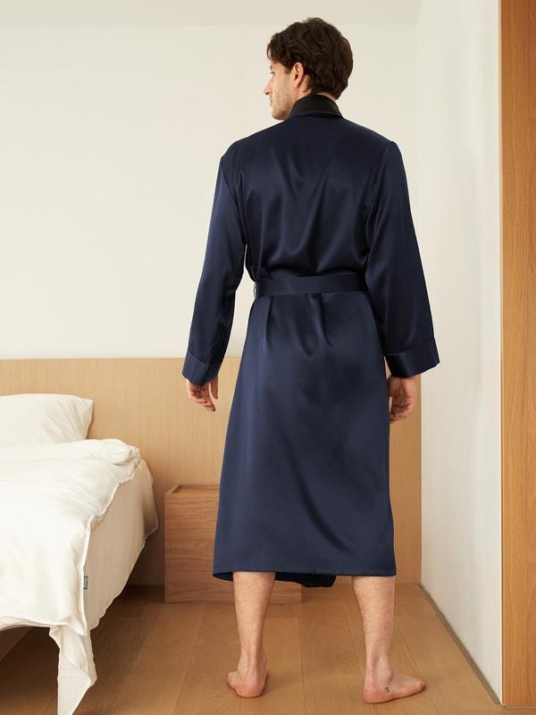 22 Momme Black Collar Silk Robe Product Image