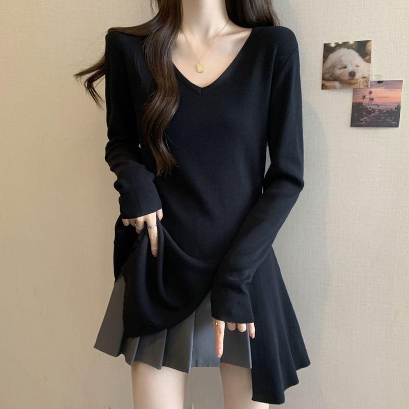 Long-Sleeve V-Neck Plain Slit Long Knit Top Product Image