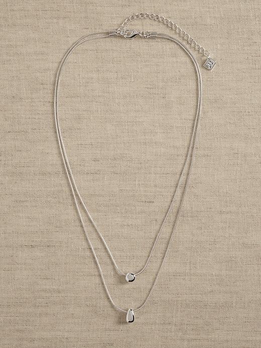 Layered Metal Pendant Necklace Product Image