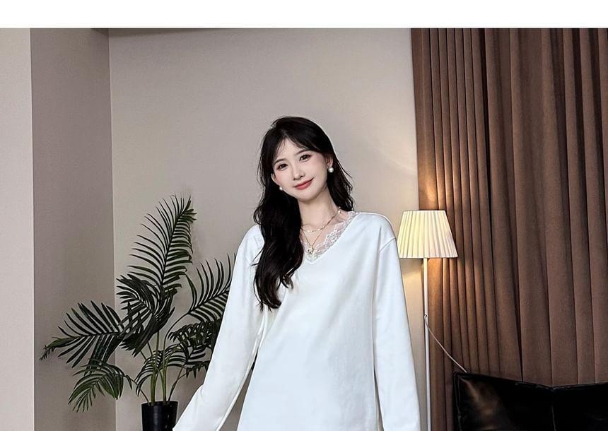 Long-Sleeve V-Neck Plain Lace Trim T-Shirt Product Image