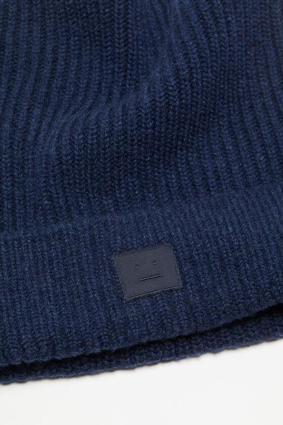 Face logo square beanie Product Image