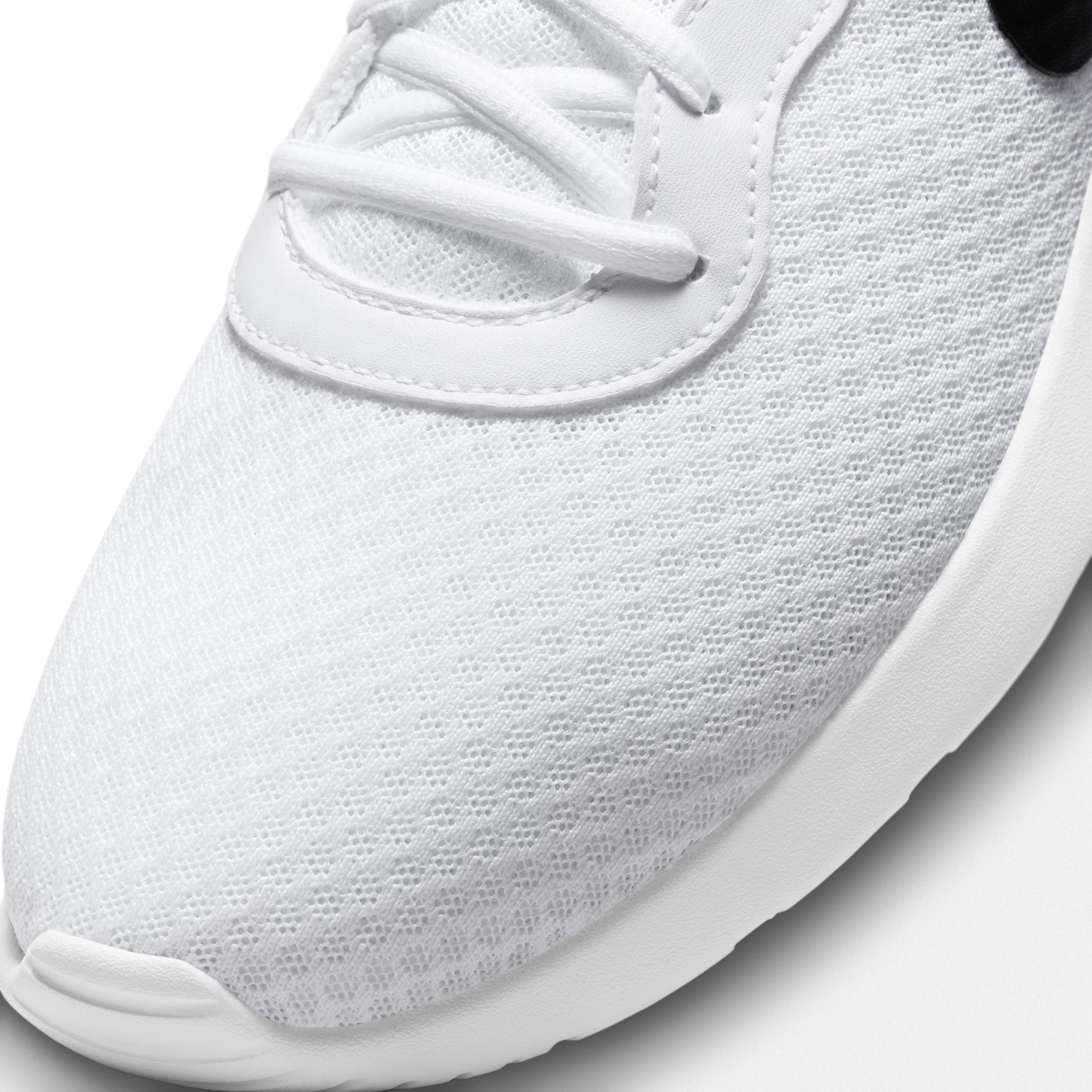 Nike Men's Tanjun Shoes Product Image