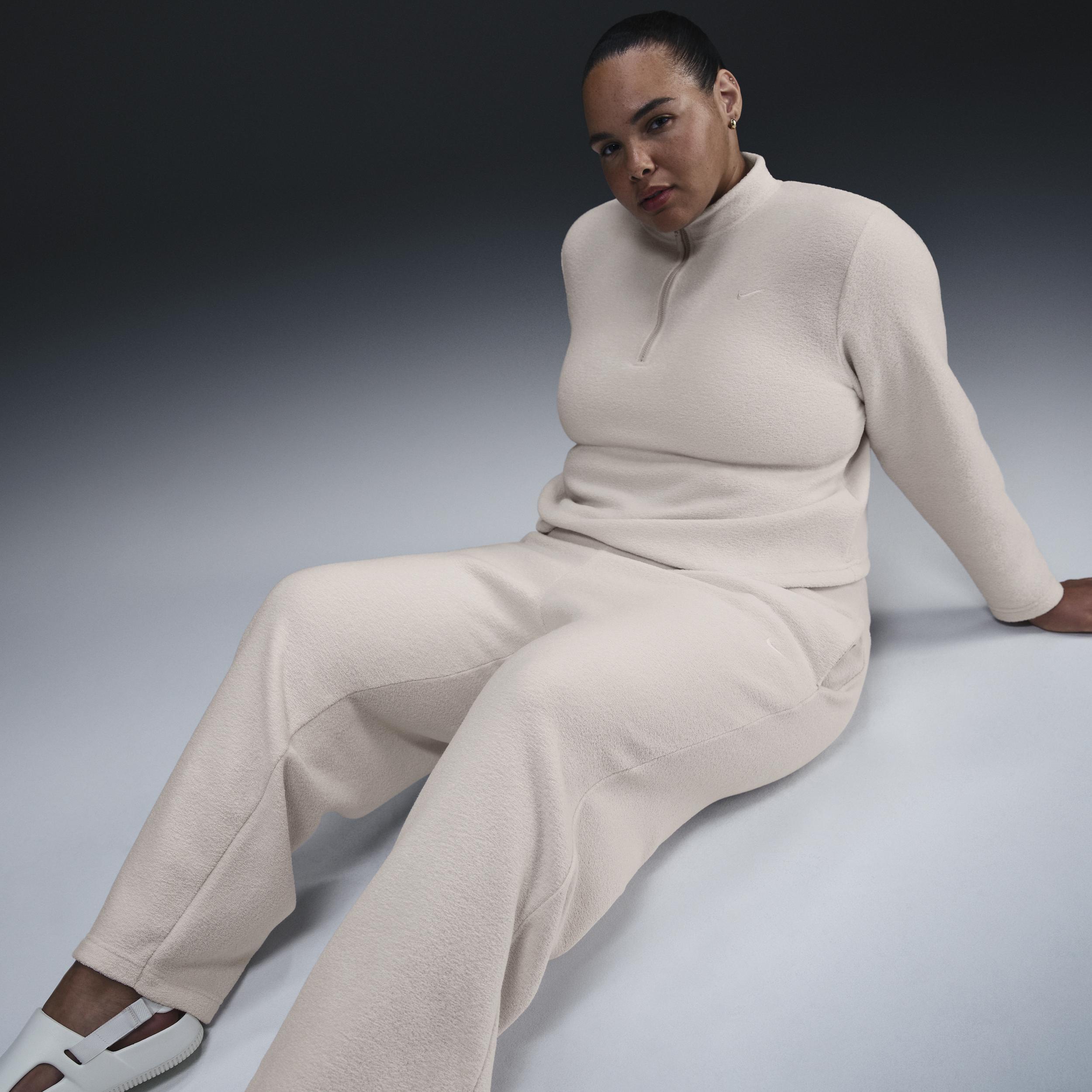 Women's Nike Sportswear Phoenix Plush High-Waisted Wide-Leg Cozy Fleece Pants (Plus Size) Product Image