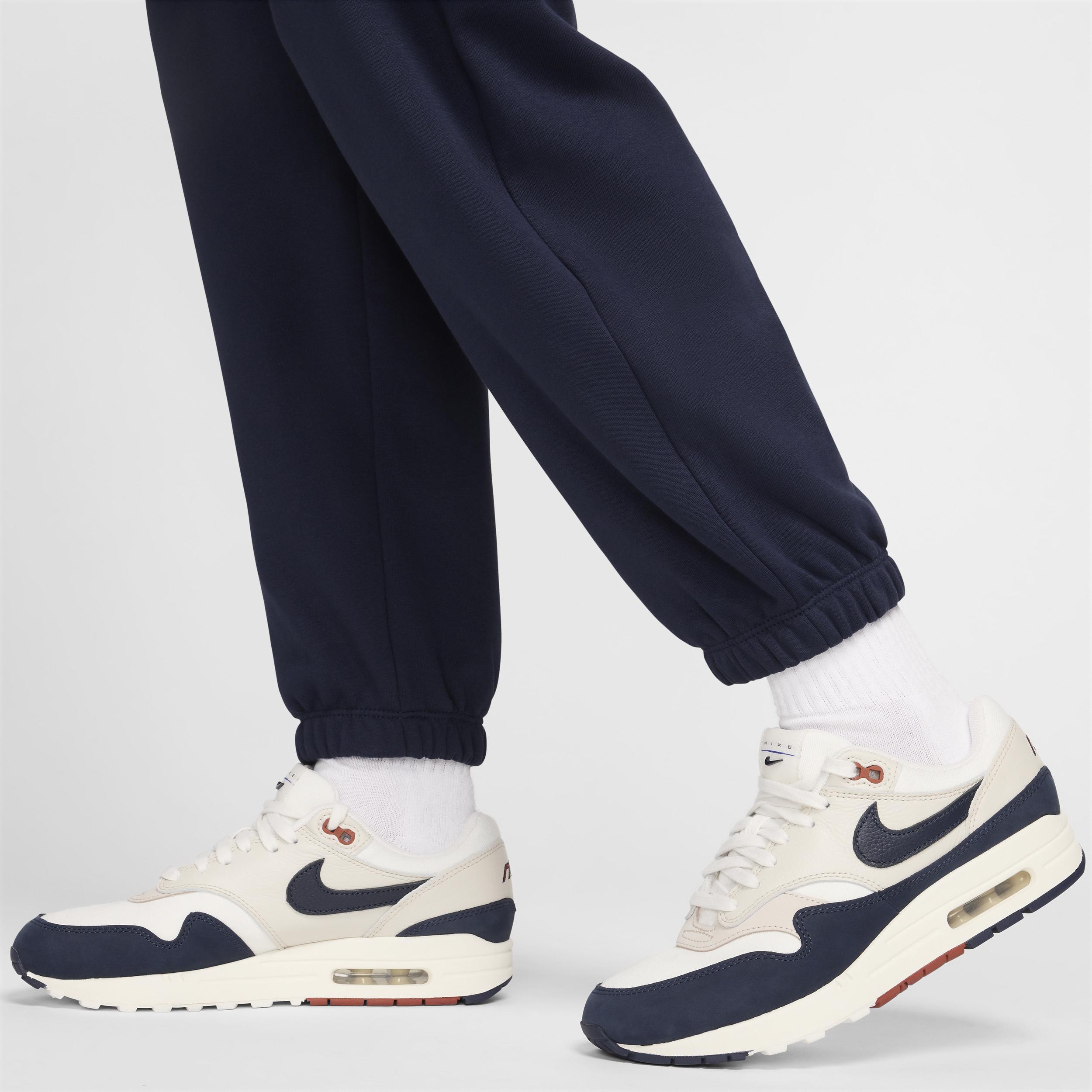 Womens Nike Sportswear Club Fleece Mid-Rise Oversized Cargo Sweatpants Product Image