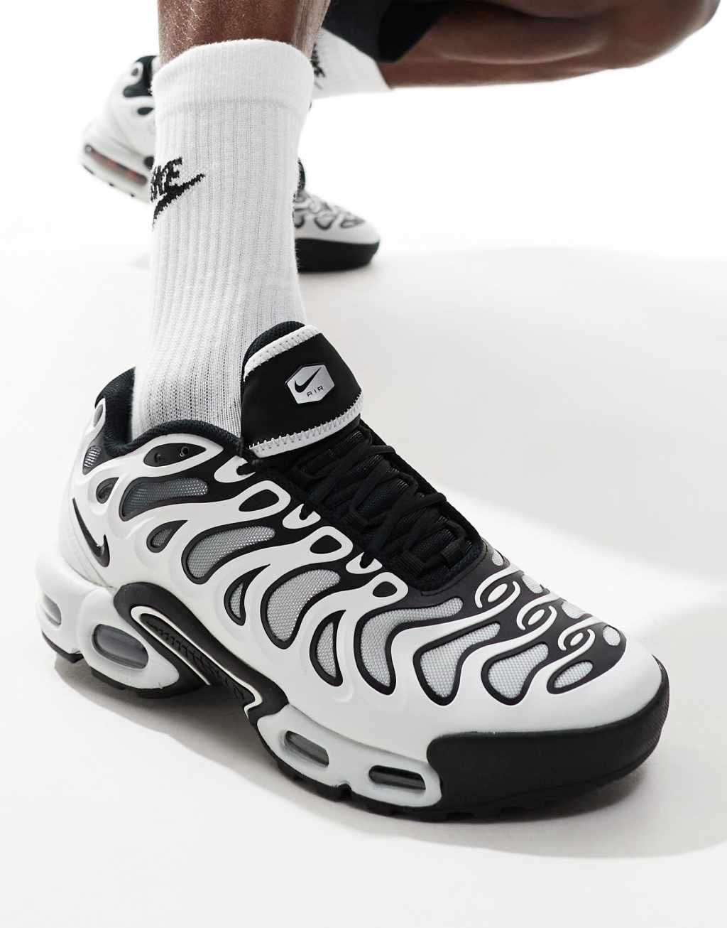 Nike Air Max Plus Drift sneakers in white and black Product Image