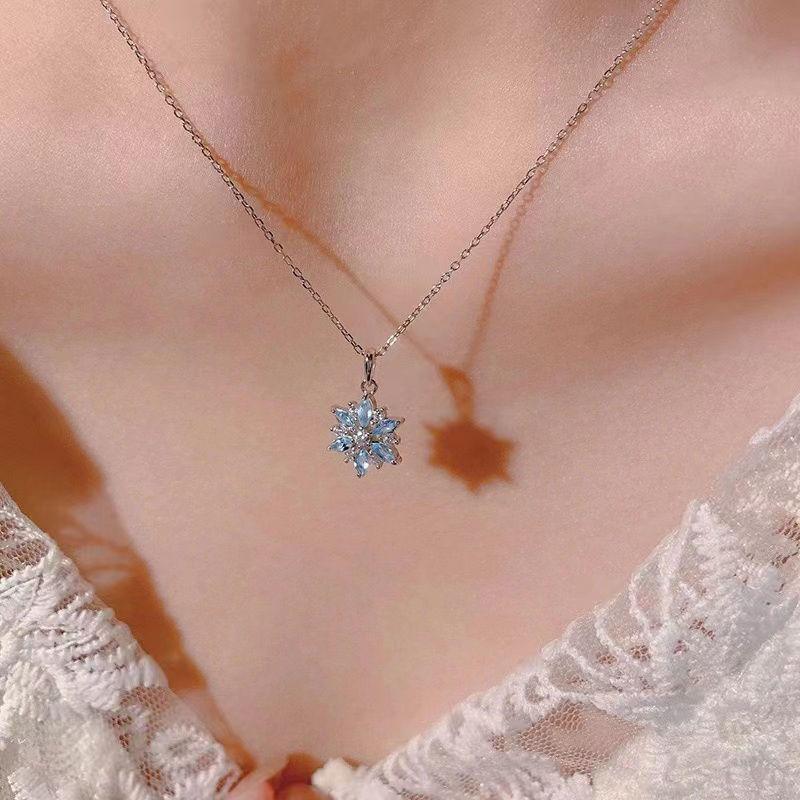 Snowflake Rhinestone Pendant Alloy Necklace Product Image