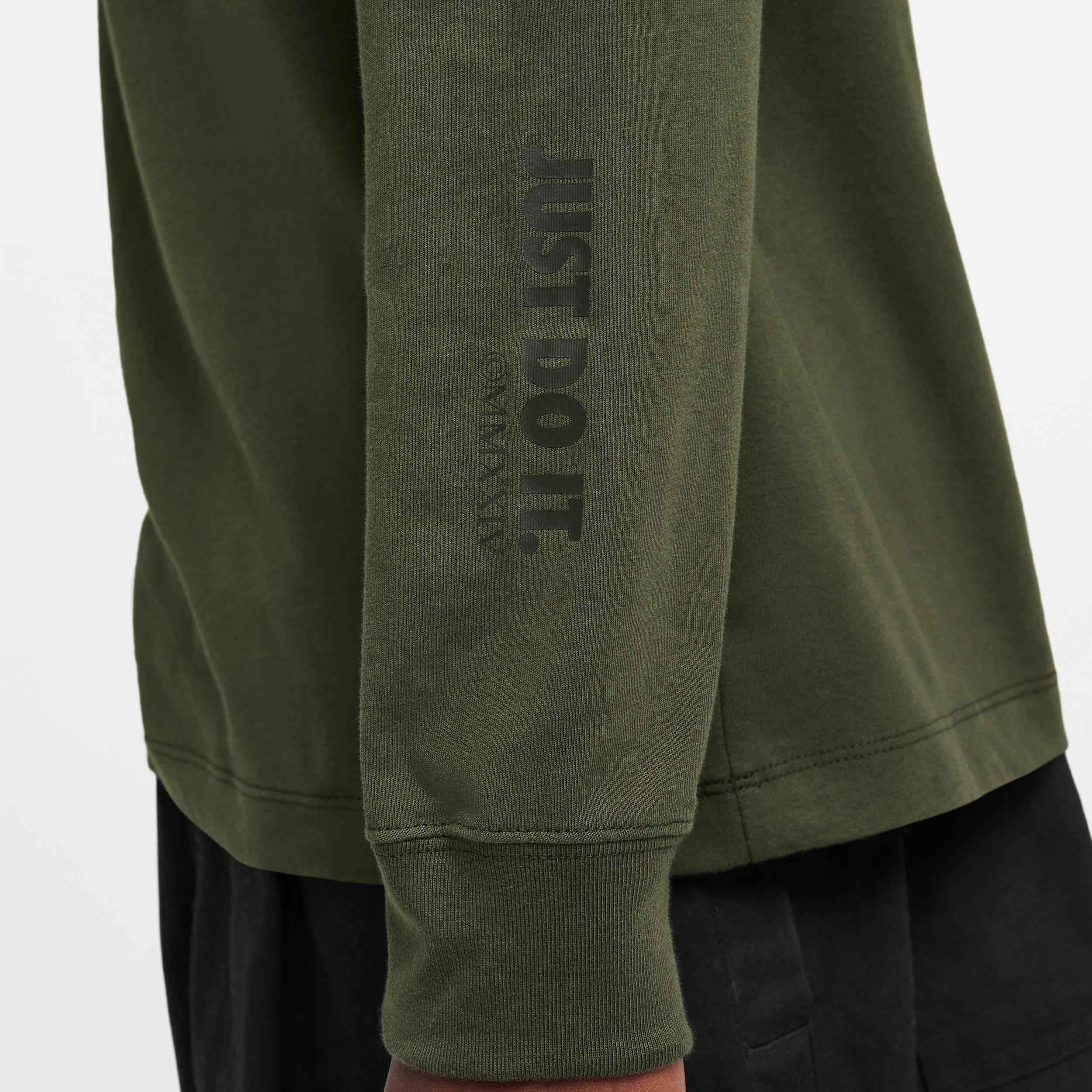 Men's Nike Sportswear Club Long-Sleeve T-Shirt Product Image